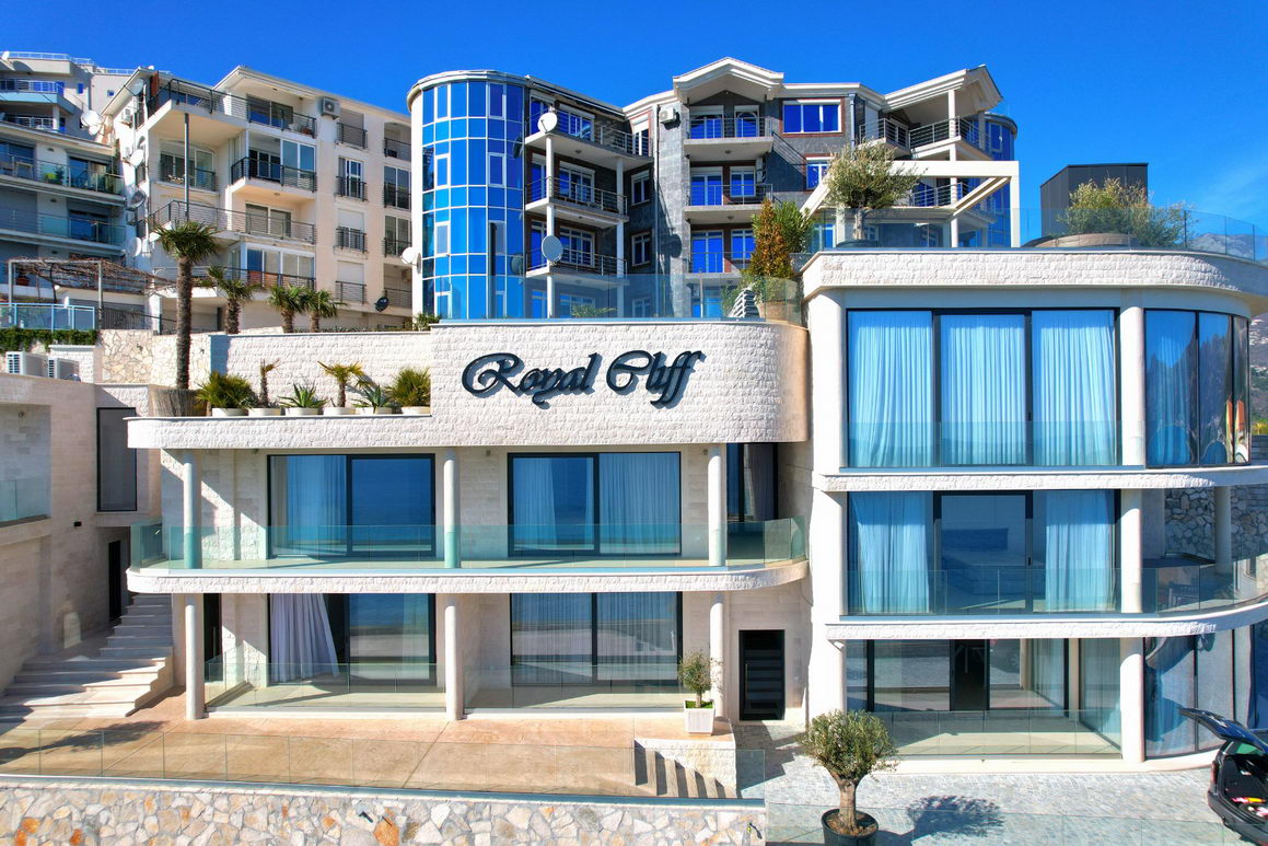 EKSKLUZIVNO!! NOV JEDNOSOBAN STAN 73,1m2 U NOVOIZGRADJENOM KOMPLEKSU SA JEDINSTVENIM POGLEDOM NA MORE I GRAD U  BUDVI  - Amfora Real Estate