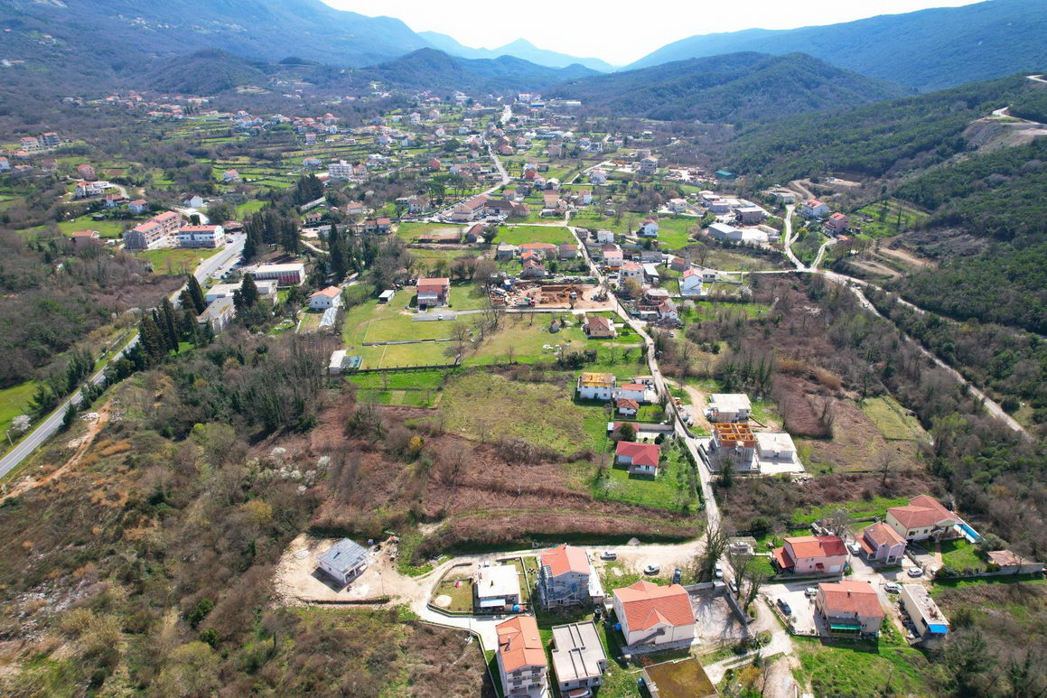 amforaproperty.com/Urbanizovana parcela 1500m2 u Radanovićima, Kotor