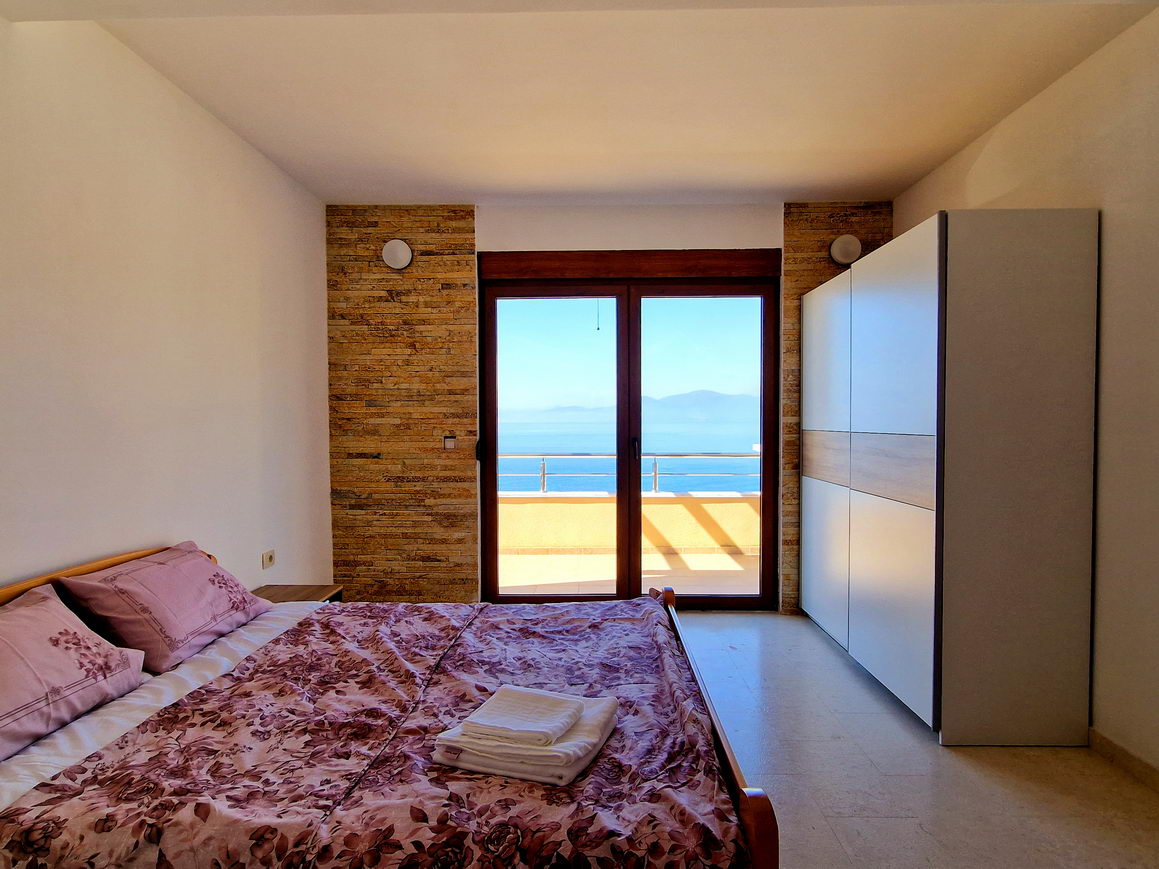 amforaproperty.com/Luksuzna vila na 50m od plaze, sa bazenom i panoramskim pogledom na more.Žukovica-Kotor.