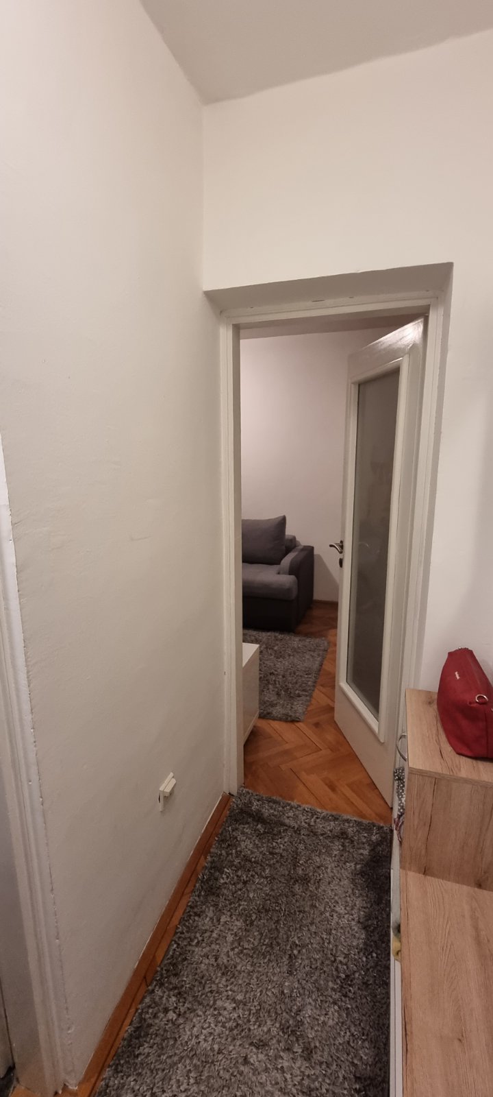 amforaproperty.com/Garsonjera 27m2 u strogom centru grada,Cetinje.