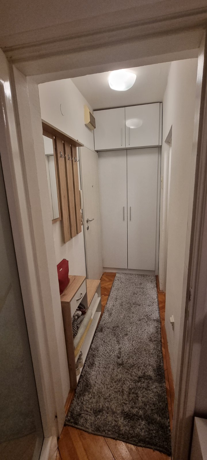amforaproperty.com/Garsonjera 27m2 u strogom centru grada,Cetinje.