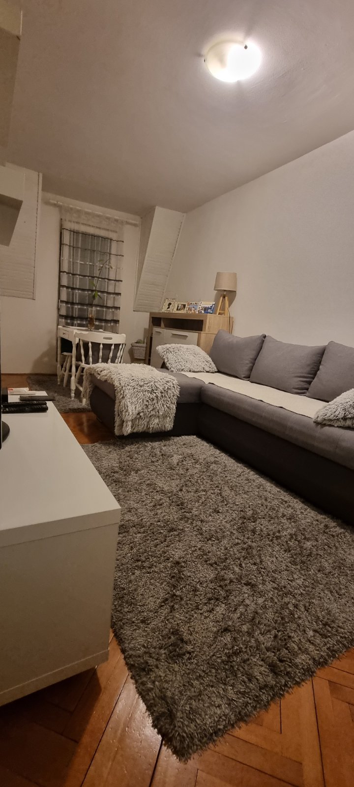 amforaproperty.com/Garsonjera 27m2 u strogom centru grada,Cetinje.