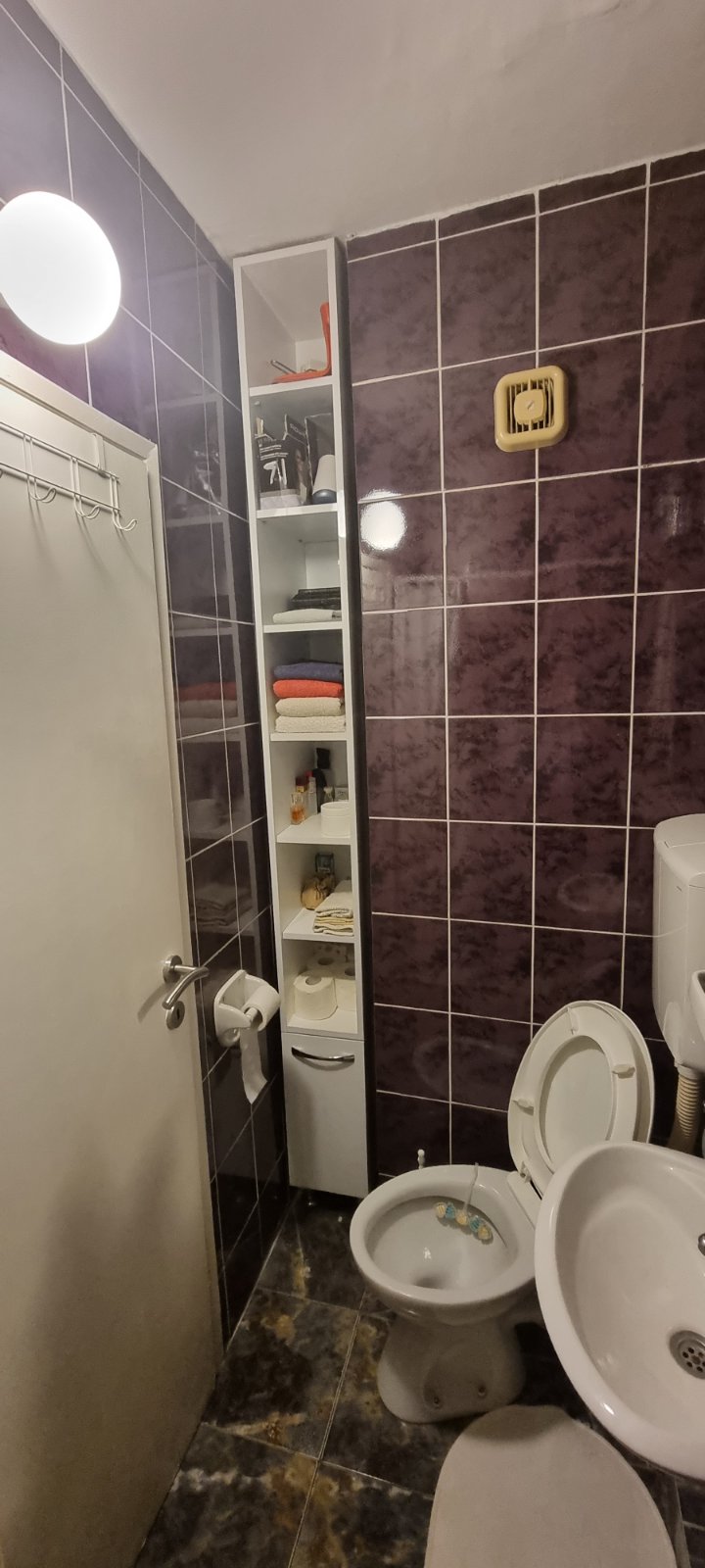 amforaproperty.com/Garsonjera 27m2 u strogom centru grada,Cetinje.