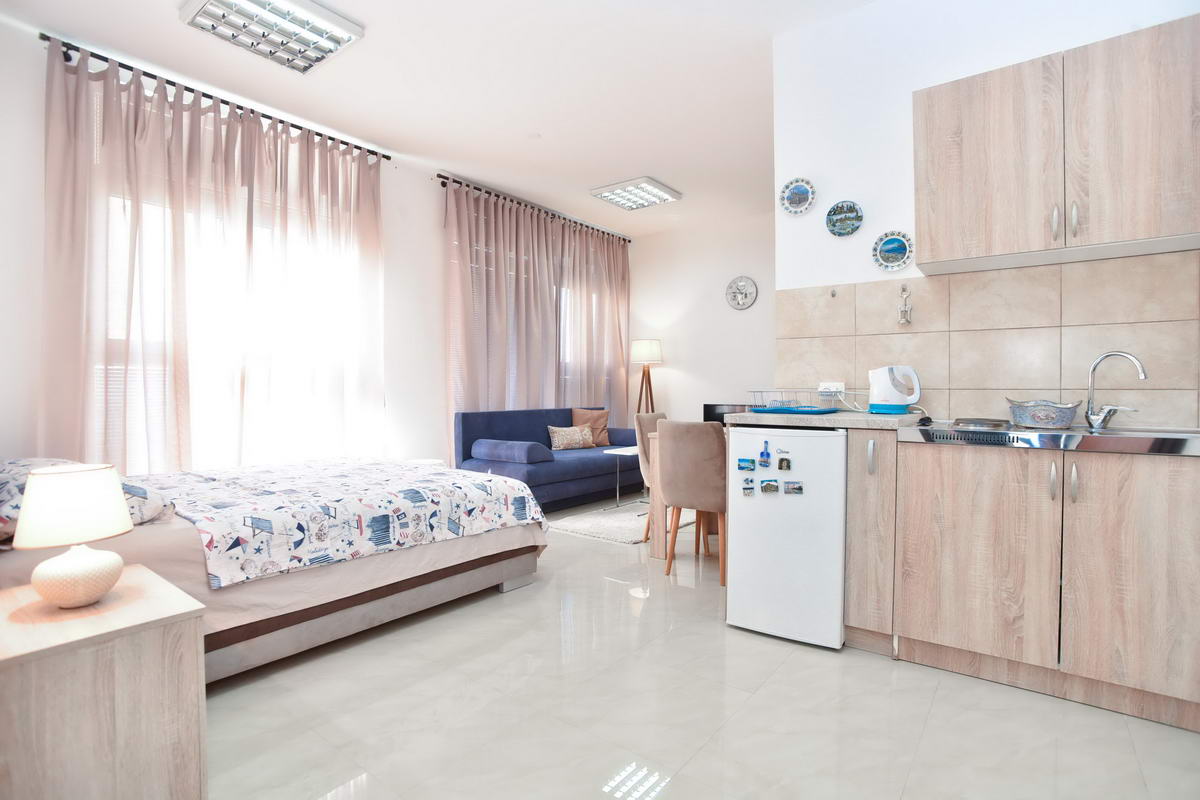 amforaproperty.com/Prodaja potpuno opremljene garsonjere 27m2 na atraktivnoj lokaciji u Budvi.