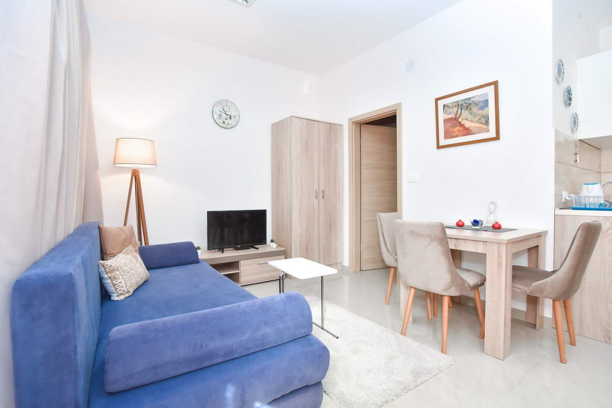 amforaproperty.com/Prodaja potpuno opremljene garsonjere 27m2 na atraktivnoj lokaciji u Budvi.