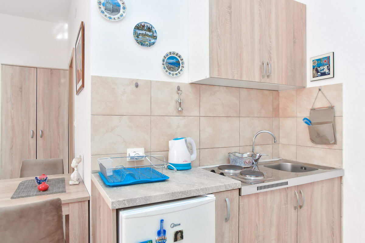 amforaproperty.com/Prodaja potpuno opremljene garsonjere 27m2 na atraktivnoj lokaciji u Budvi.