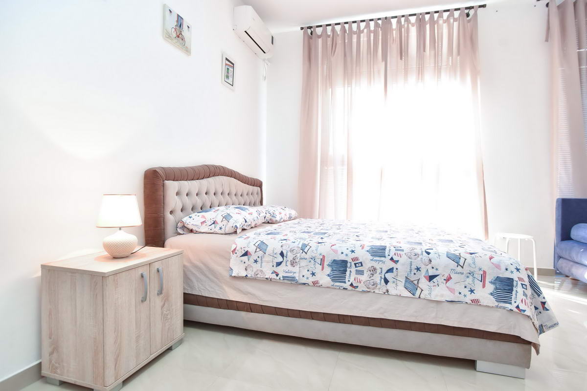 amforaproperty.com/Prodaja potpuno opremljene garsonjere 27m2 na atraktivnoj lokaciji u Budvi.