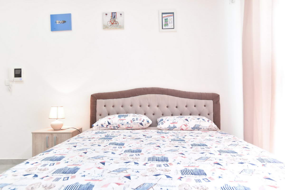 amforaproperty.com/Prodaja potpuno opremljene garsonjere 27m2 na atraktivnoj lokaciji u Budvi.