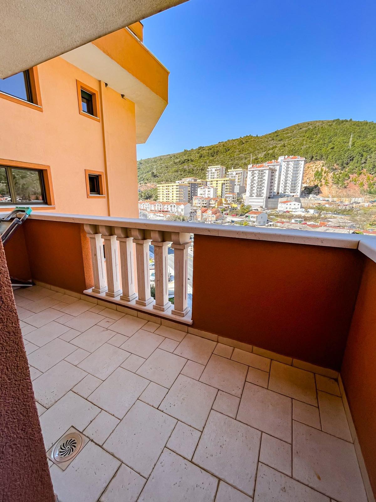 Jednosoban stan 49m2, kod novog kruznog toka sa fontanom u Budvi,područje Rozino.. (NA DUZI VREMENSKI PERIOD) - Amfora Real Estate