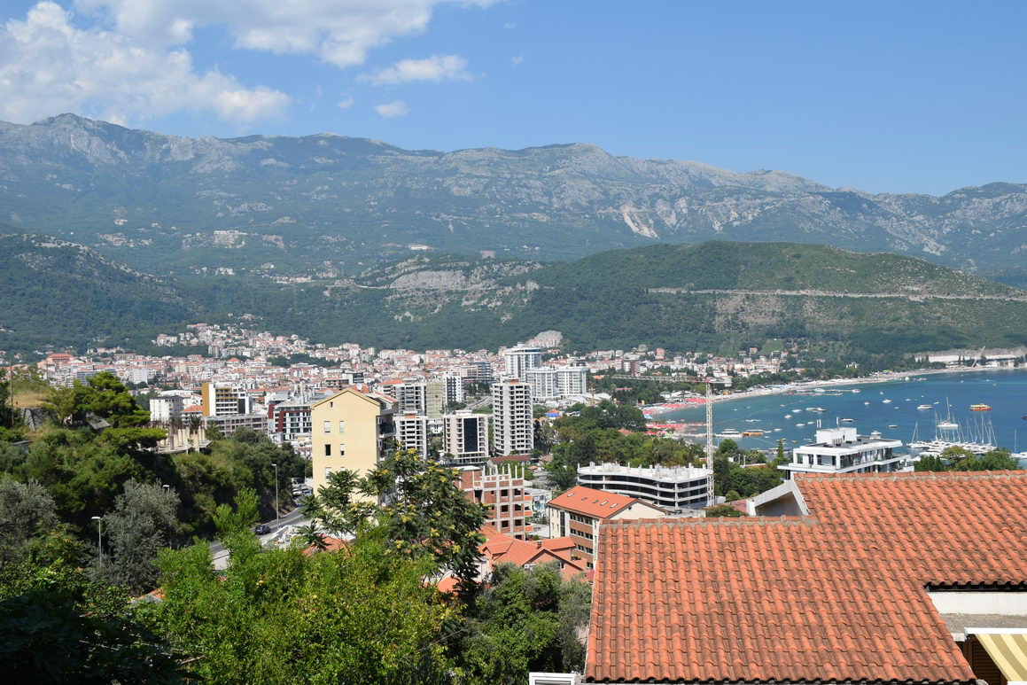 amforaproperty.com/Trosoban stan 118m2 sa prelepim pogledom na more i grad,Vidikovac-Budva (GARAZNO MESTO UKLJUCENO U CENU)