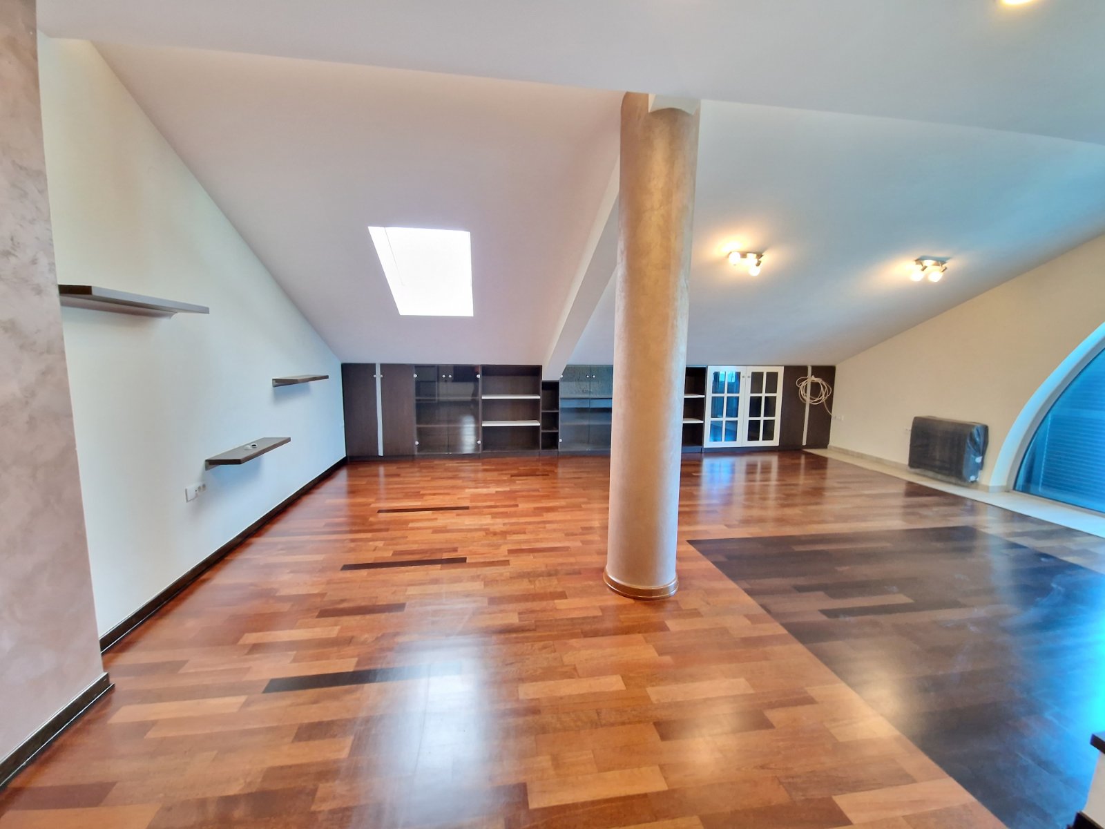 amforaproperty.com/Luksuzan trosoban stan 179m2 u centru Budve.