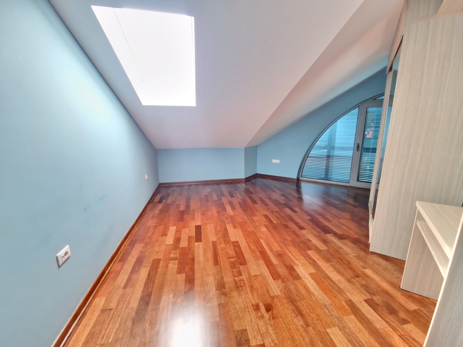 amforaproperty.com/Luksuzan trosoban stan 179m2 u centru Budve.