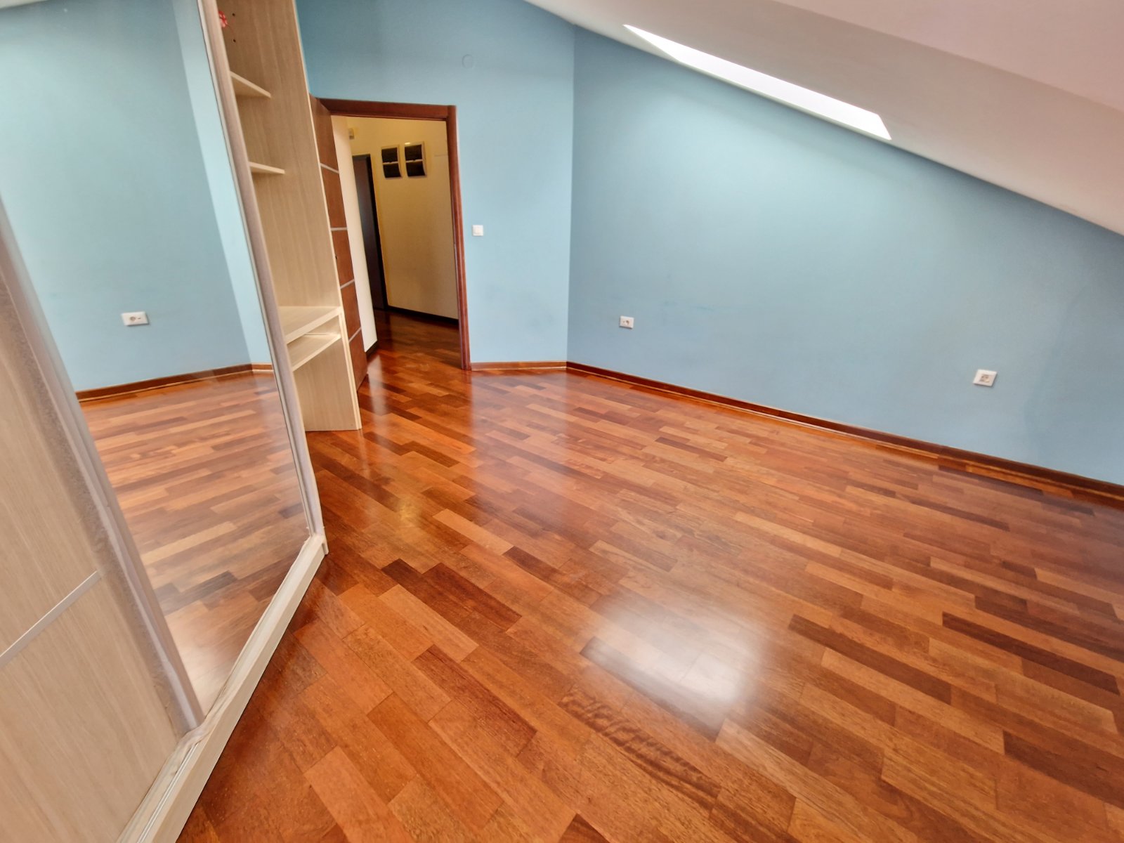 amforaproperty.com/Luksuzan trosoban stan 179m2 u centru Budve.