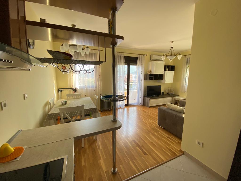 amforaproperty.com/Dvosoban namesten stan 61m2 plus terasa,sa prelepim pogledom na more,Budva-Lazi.