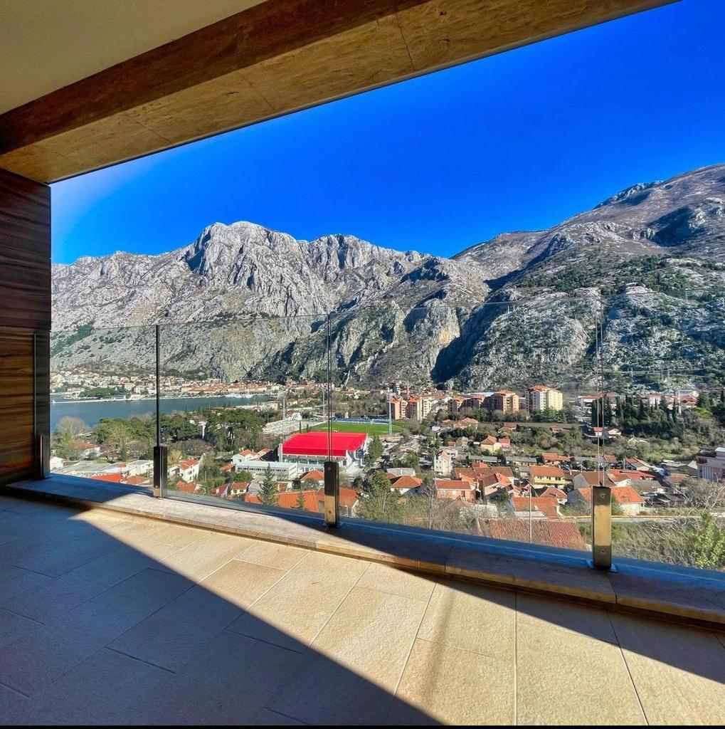 amforaproperty.com/Luksuzan dvosoban stan 69m2 sa panoramskim pogledom  u Škaljarima, Kotor