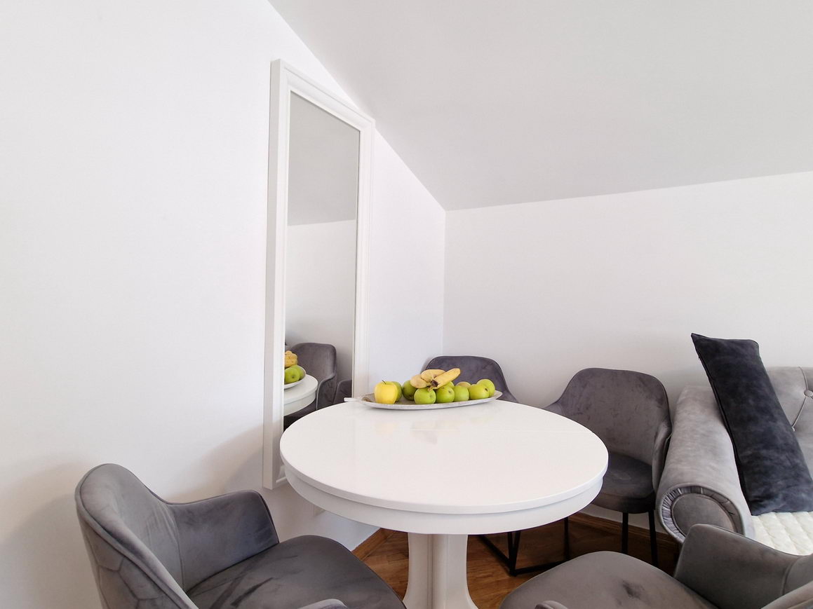 amforaproperty.com/Luksuzan jednosoban stan sa pogledom na more u zgradi Merkur,Budva-Rozino.(OBEZBEDJENO PARKING MESTO)-NA DUZI PERIOD