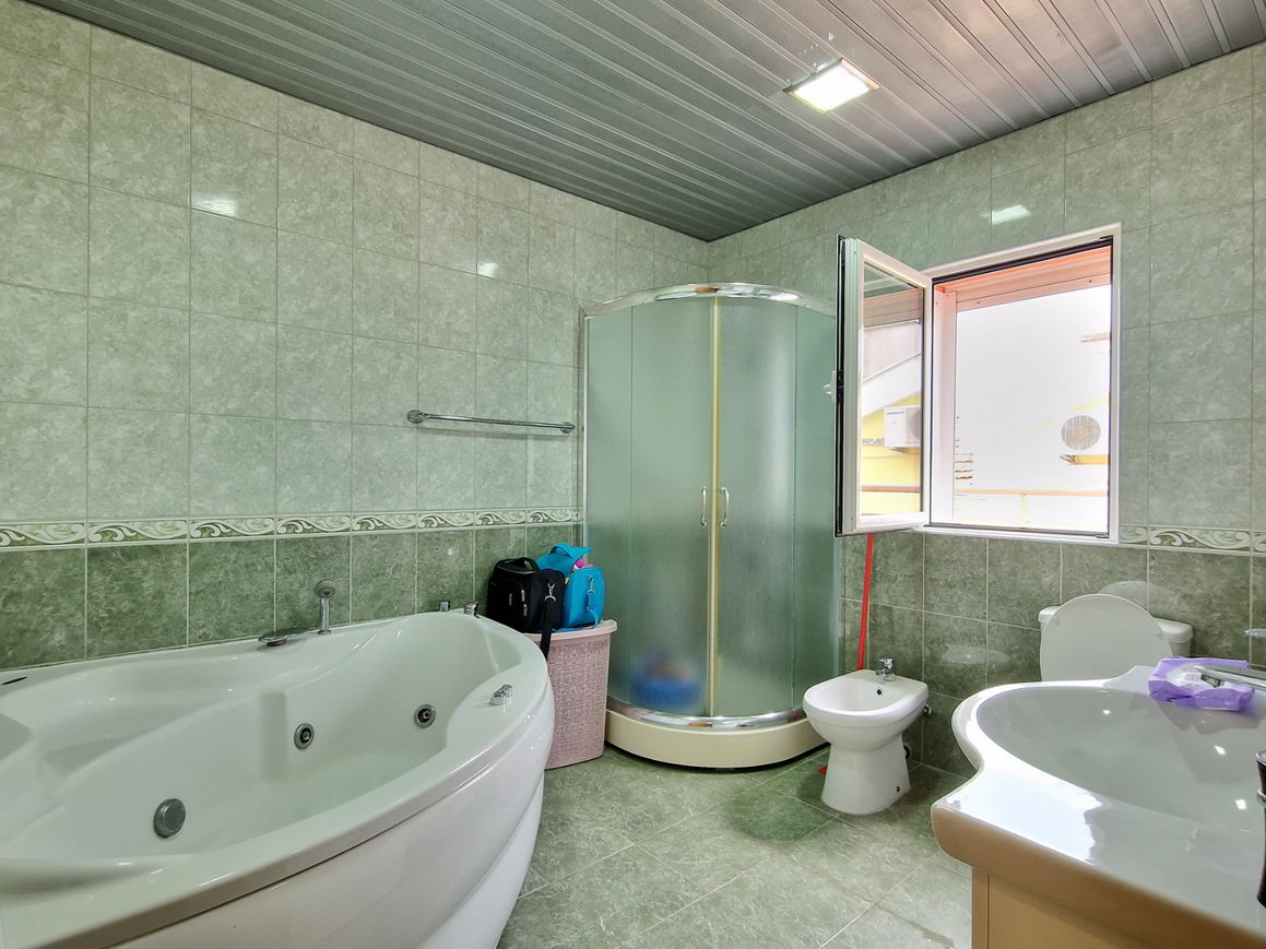 amforaproperty.com/Luksuzan jednosoban stan sa pogledom na more u zgradi Merkur,Budva-Rozino.(OBEZBEDJENO PARKING MESTO)-NA DUZI PERIOD