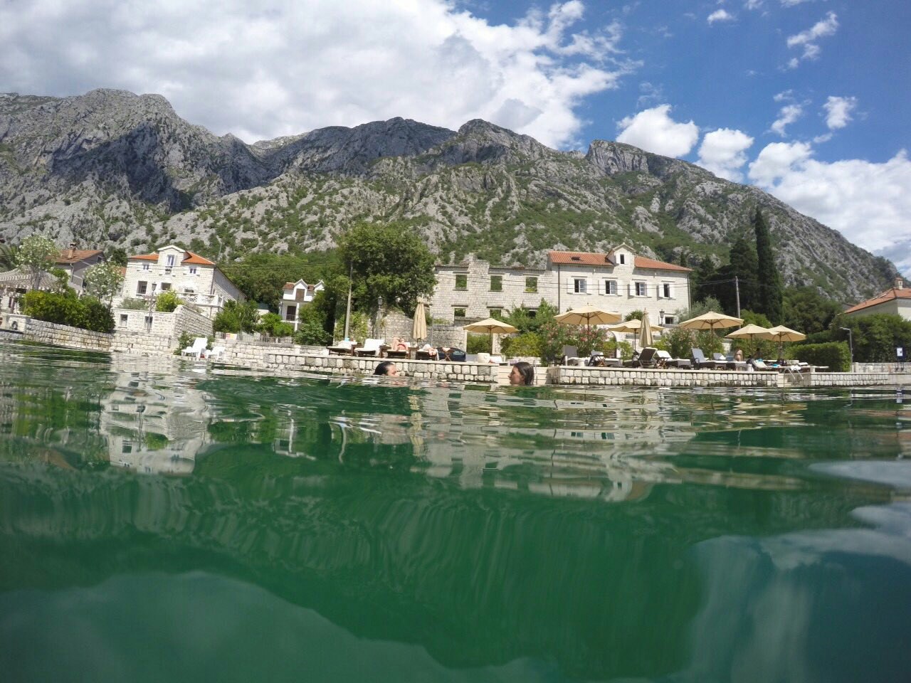 amforaproperty.com/Ekskluzivna vila na prvoj liniji do mora u Ljutoj, Kotor - Kapacitet do 22 osobe, privatni bazen, vrhunski smeštaj