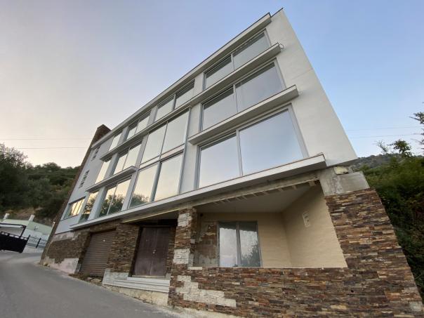 amforaproperty.com/Nova kuća  sa prelepim panoramnskim pogledom na grad i more.Maine-Budva