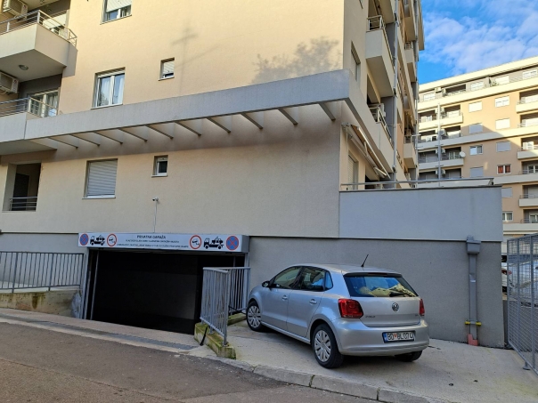amfora/Garažno parking mesto u podzemnoj garaži u Budvi,ulica Maslina. (NA DUZI PERIOD)