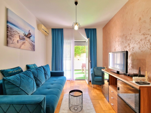 amfora/Stan na dan. Apartman Azzuro BUDVA